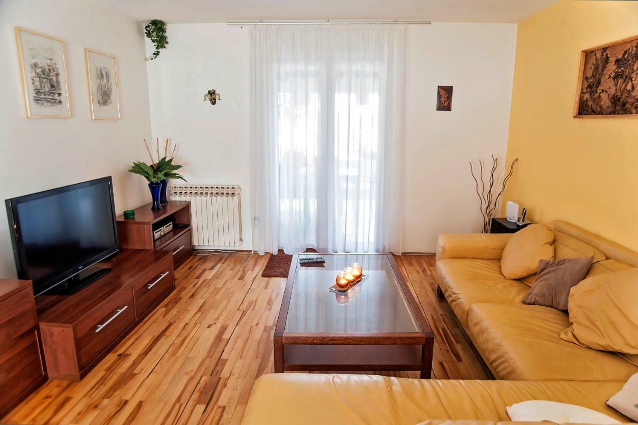 Hana House Ferienhaus Pula